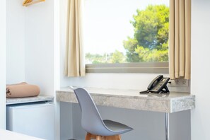 高級單人房, 陽台, 海景 | 客房內保險箱、書桌、隔音、免費無線上網