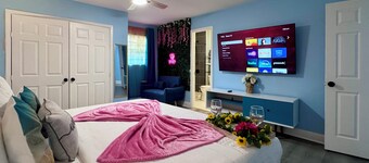 Joan House, Sleep 12, Game Room, Beach, Casino