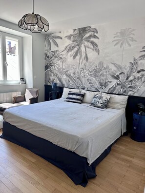 2 bedrooms, desk, iron/ironing board, travel crib