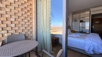 Habitación doble Deluxe, balcón | Wifi gratis y acceso para silla de ruedas