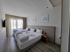 Kamar Triple Standar, balkon | Wi-Fi gratis dan dapat diakses tamu berkursi roda