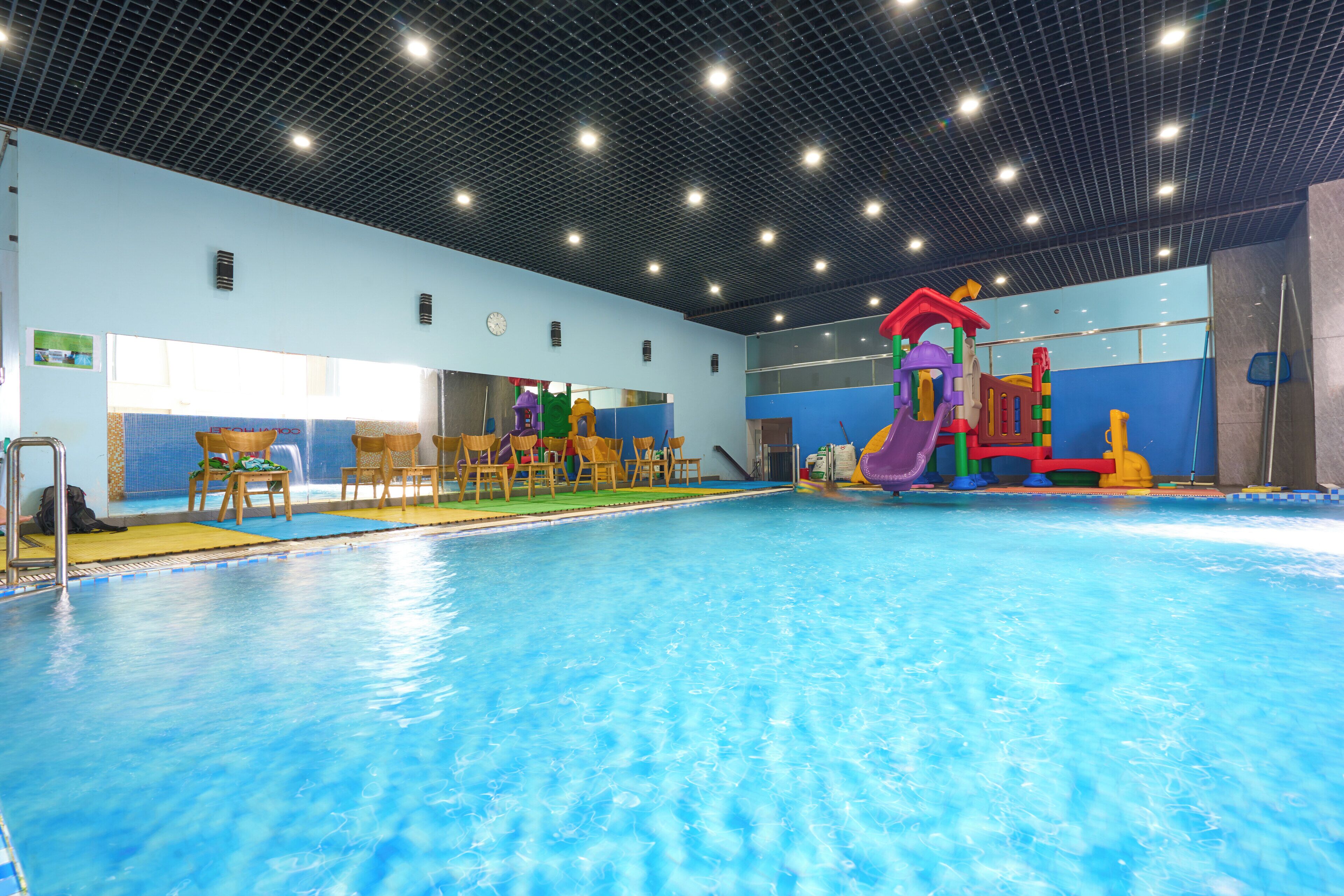Indendørs pool