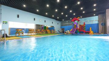 Indendørs pool