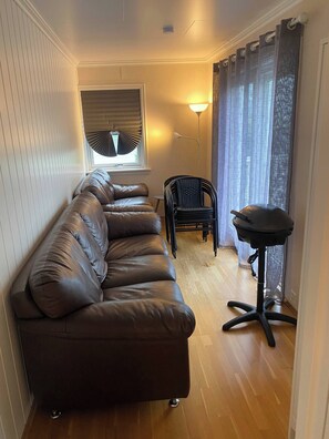 Hús - mörg svefnherbergi - svalir - fjallasýn | Að innan