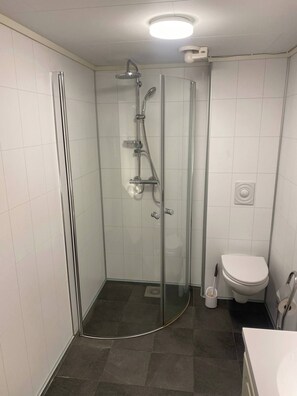 House, Multiple Bedrooms, Balcony, Mountain View | Bathroom - Mountain Retreat in Brattvåg - Unwind in Nature (Ålesund)
