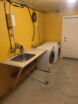 Hús - mörg svefnherbergi - svalir - fjallasýn | Að innan