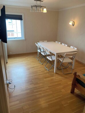 Hús - mörg svefnherbergi - svalir - fjallasýn | Veitingar