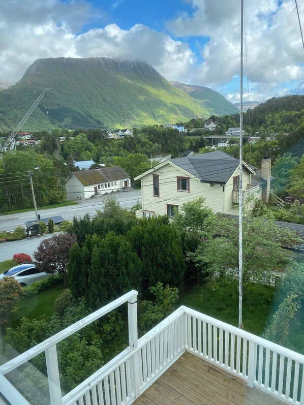 Hús - mörg svefnherbergi - svalir - fjallasýn | Fyrir utan