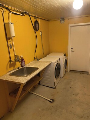 Maison, plusieurs chambres, balcon, vue montagne | Intérieur