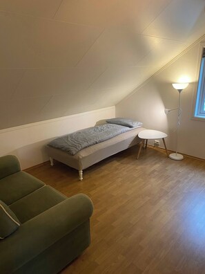 Maison, plusieurs chambres, balcon, vue montagne