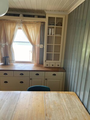 Hus - flere soveværelser - balkon - bjergudsigt | Spiseområde