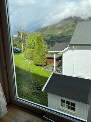 Hus, flere soverom, balkong, fjellutsikt | Innvendig