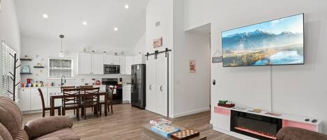 Smart-TV, Videospiele, DVD-Player, Bücher