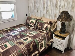 3 bedrooms, iron/ironing board, WiFi, bed sheets