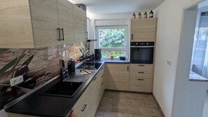 Réfrigérateur, four, plaque de cuisson, lave-vaisselle