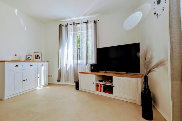 Wohnzimmer (Couchperspektive)