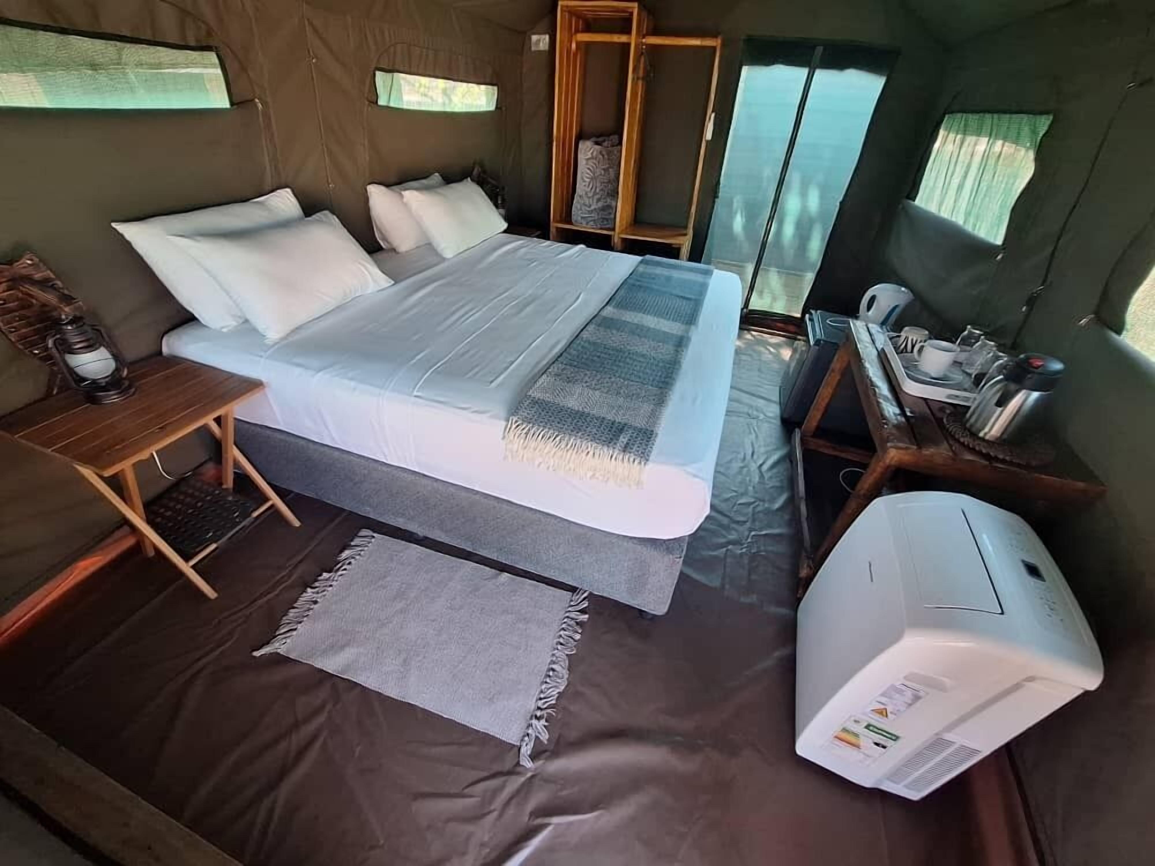 Deluxe-Zelt, Gartenblick | Schreibtisch, laptopgeeigneter Arbeitsplatz, kostenloses WLAN