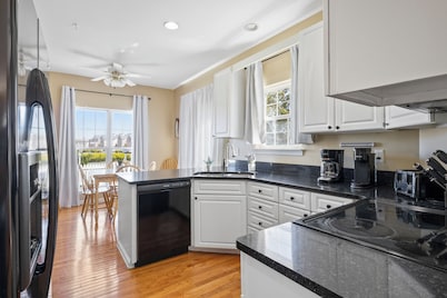 Ocean Pines Family Beach Retreat~Jetted Tub~King Bed~Golf 3 bd 2.5 batownhome