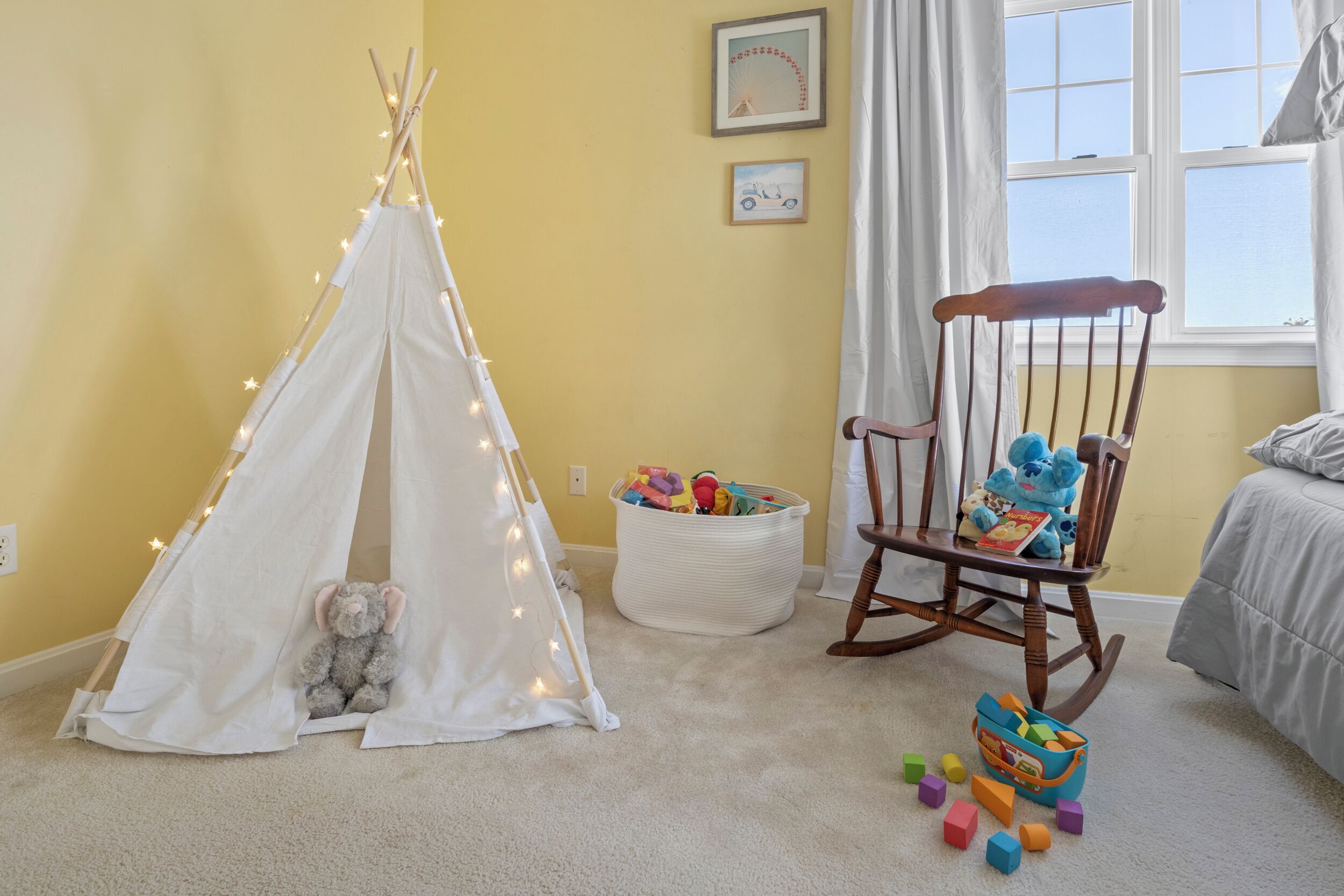 3 bedrooms, desk, iron/ironing board, travel cot