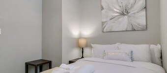 Melbourne 6 bed/2 bath Sleeps 12 BEDS 5King/1Qn