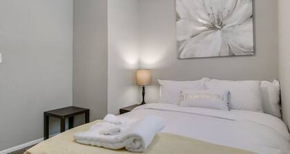 Melbourne 6 bed/2 bath Sleeps 12 BEDS 5King/1Qn