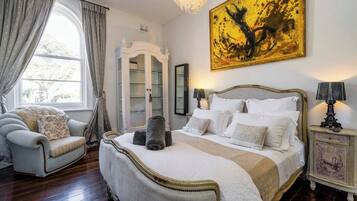 House, 3 Bedrooms, Balcony, City View