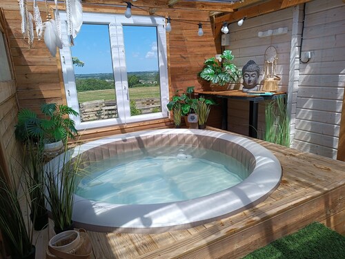 La Belle brune (avec jaccuzi)