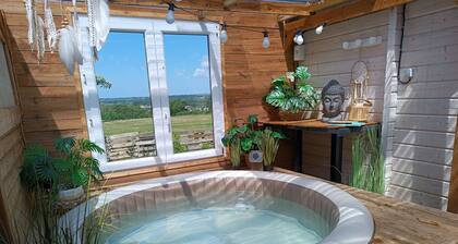 La Belle brune (with Jacuzzi)