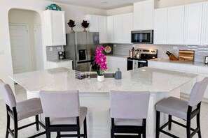 Fridge, microwave, stovetop, dishwasher