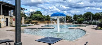 LUX *Pool Home*