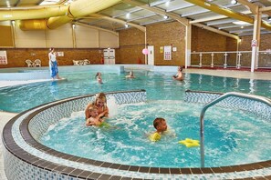 Una piscina techada, una piscina climatizada