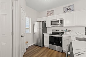 Microonde, forno, piano cottura, lavastoviglie
