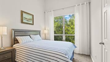 2 chambres, fer et planche à repasser, Wi-Fi gratuit, draps fournis