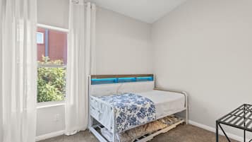 2 slaapkamers, een strijkplank/strijkijzer, gratis wifi, beddengoed