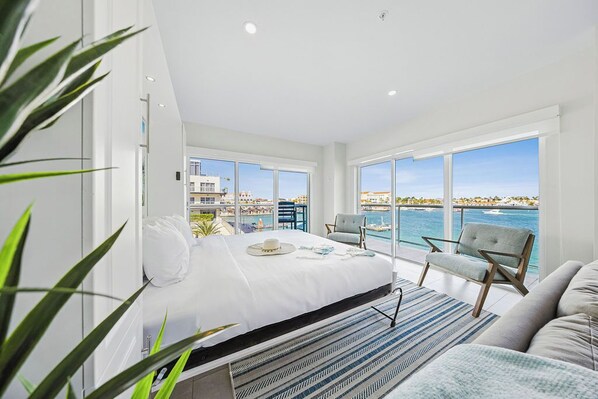 2 عدّة غرف نوم ومكواة/لوح كي وواي فاي وملاءات أسرّة