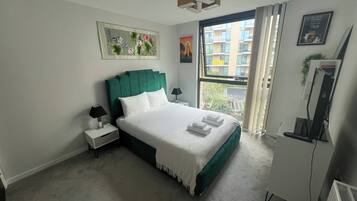 Iron/ironing board, WiFi, bed sheets