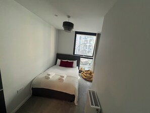 2 chambres, fer et planche à repasser, Wi-Fi, draps fournis