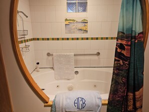 Whirlpool, Haartrockner, Handtücher, Seife