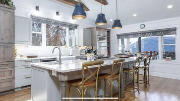 冰箱、微波炉、烤箱、炉灶