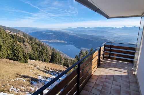 Vacation above the clouds with lake view and mountain panorama! Pet friendly