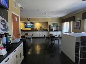 Dining - Standard 1 King Bed Non-Smoking (Medford)