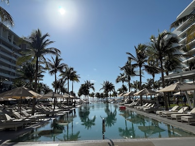 5 Diamond Resort in beautiful Cancun, rest and enjoy!