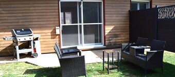 Cosy new apartment with wooded garden near Montauban town center