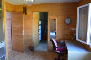 1 bedroom, desk, iron/ironing board, free WiFi