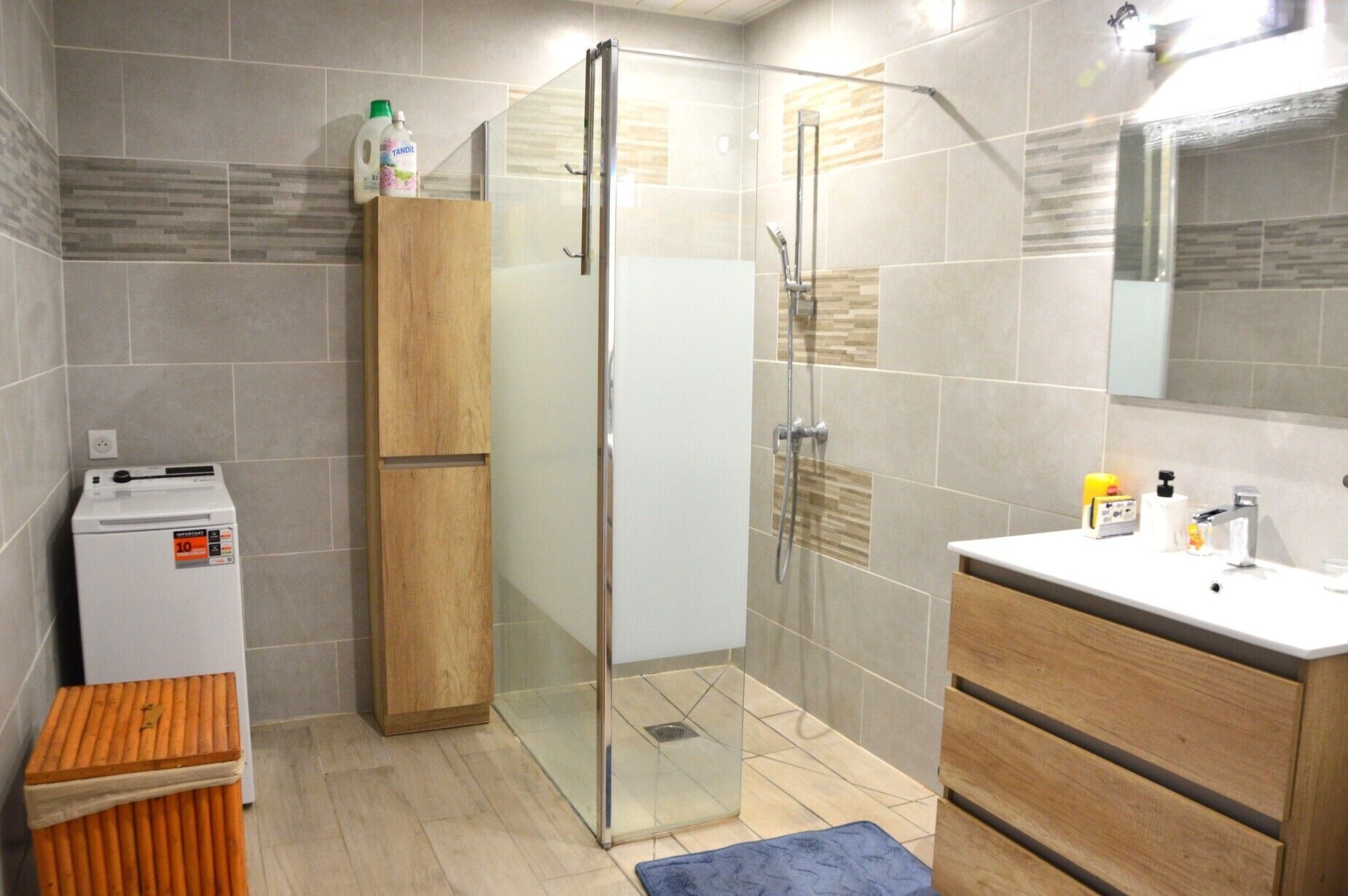 Douche, sèche-cheveux