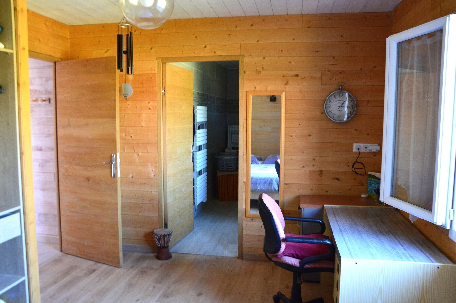 1 chambre, bureau, fer et planche à repasser, Wi-Fi gratuit