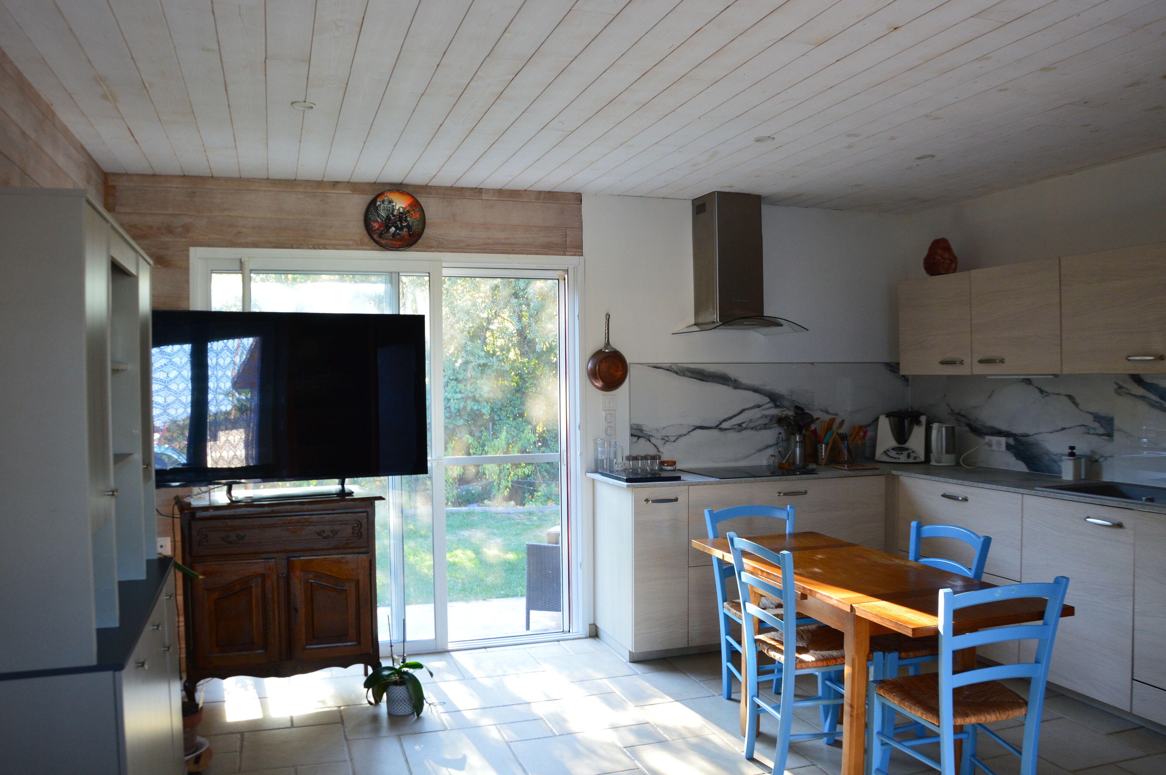 Kylskåp, mikrovågsugn, ugn och spishäll