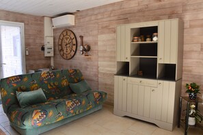 TV, books - Cosy new apartment with wooded garden near Montauban town center (Montauban)