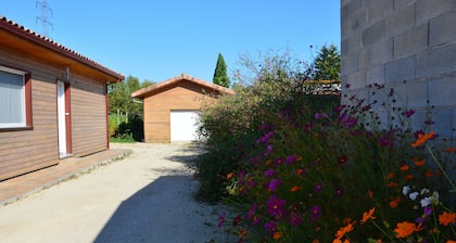 Cosy new apartment with wooded garden near Montauban town center