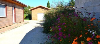 Cosy new apartment with wooded garden near Montauban town center